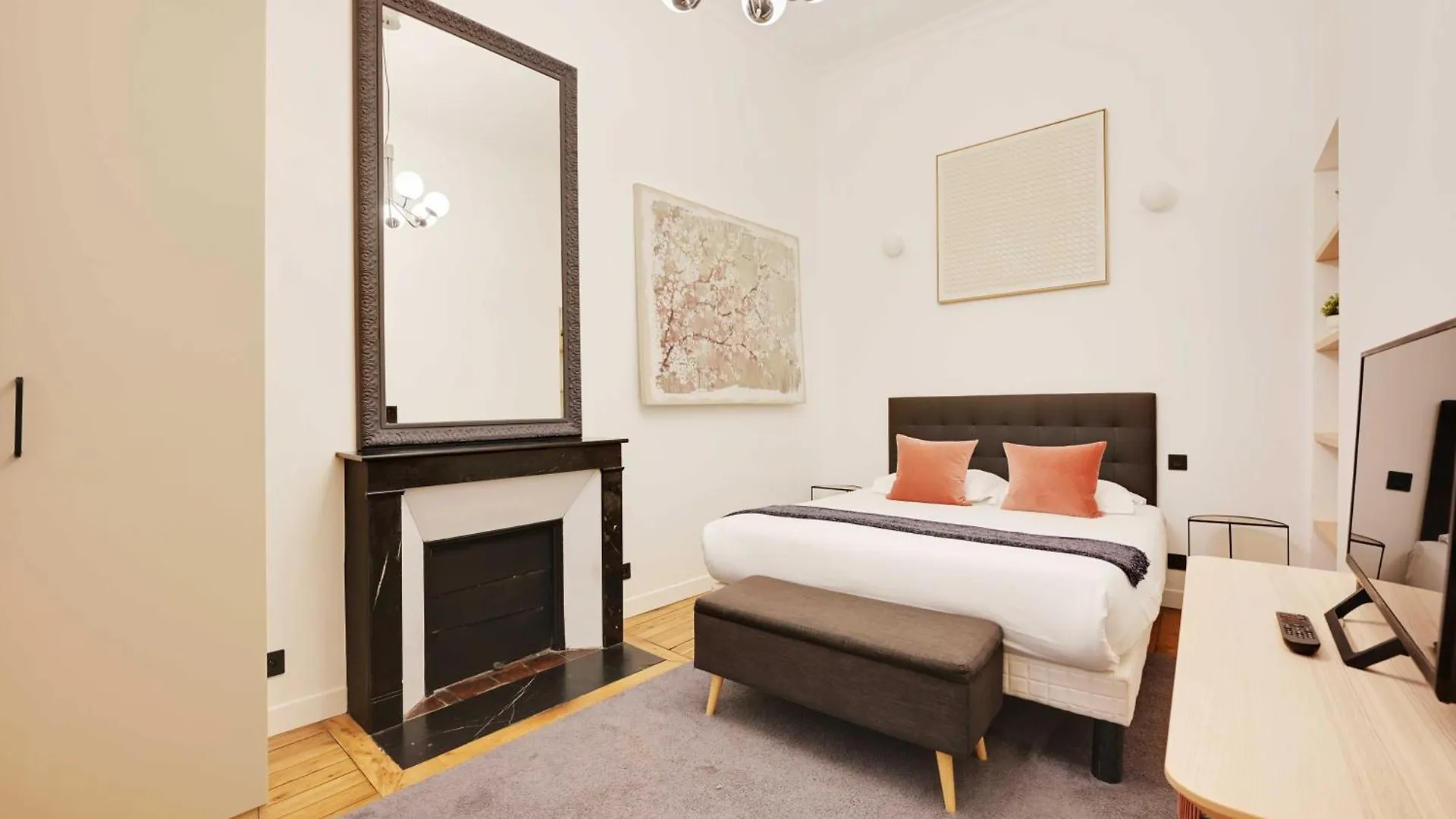 Beautiful Apt -1Br-4P- Tour Eiffel - Invalides Paris Apartment