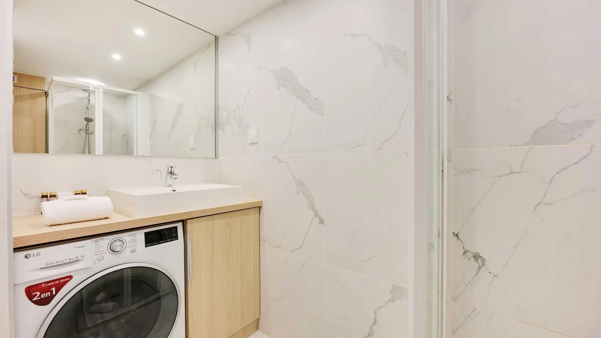 Beautiful Apt -1Br-4P- Tour Eiffel - Invalides Paris Apartment