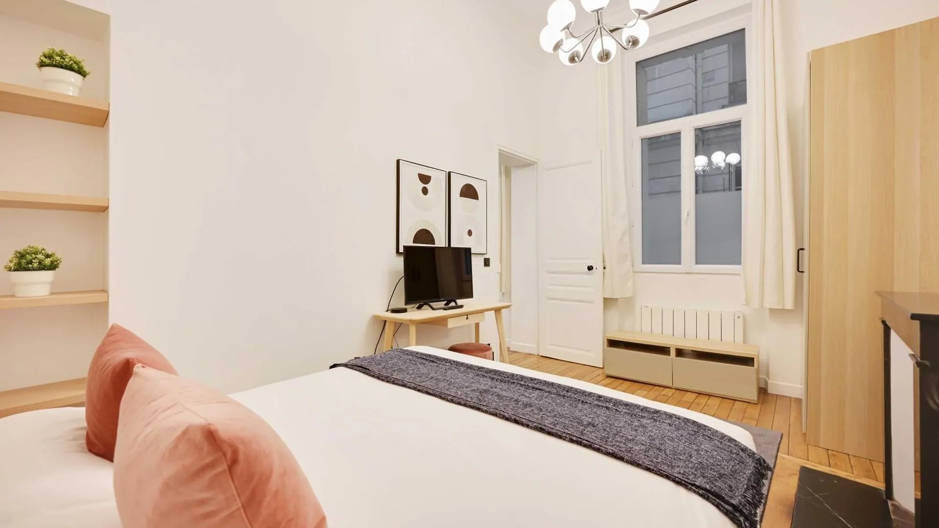 Beautiful Apt -1Br-4P- Tour Eiffel - Invalides Paris Apartment